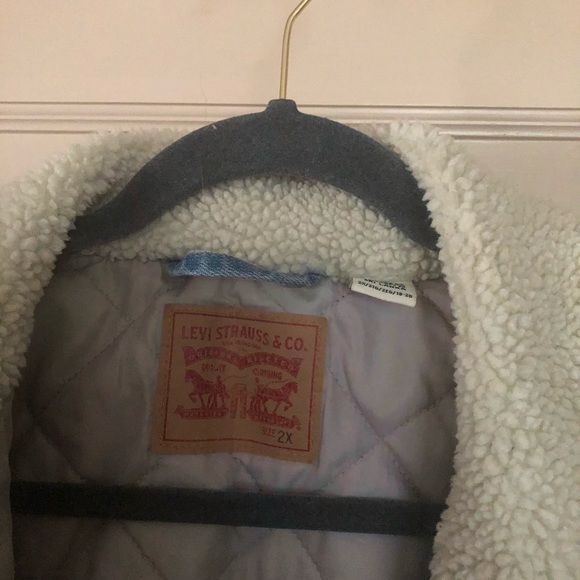 Levi’s lined denim jacket - Picture 2 of 3